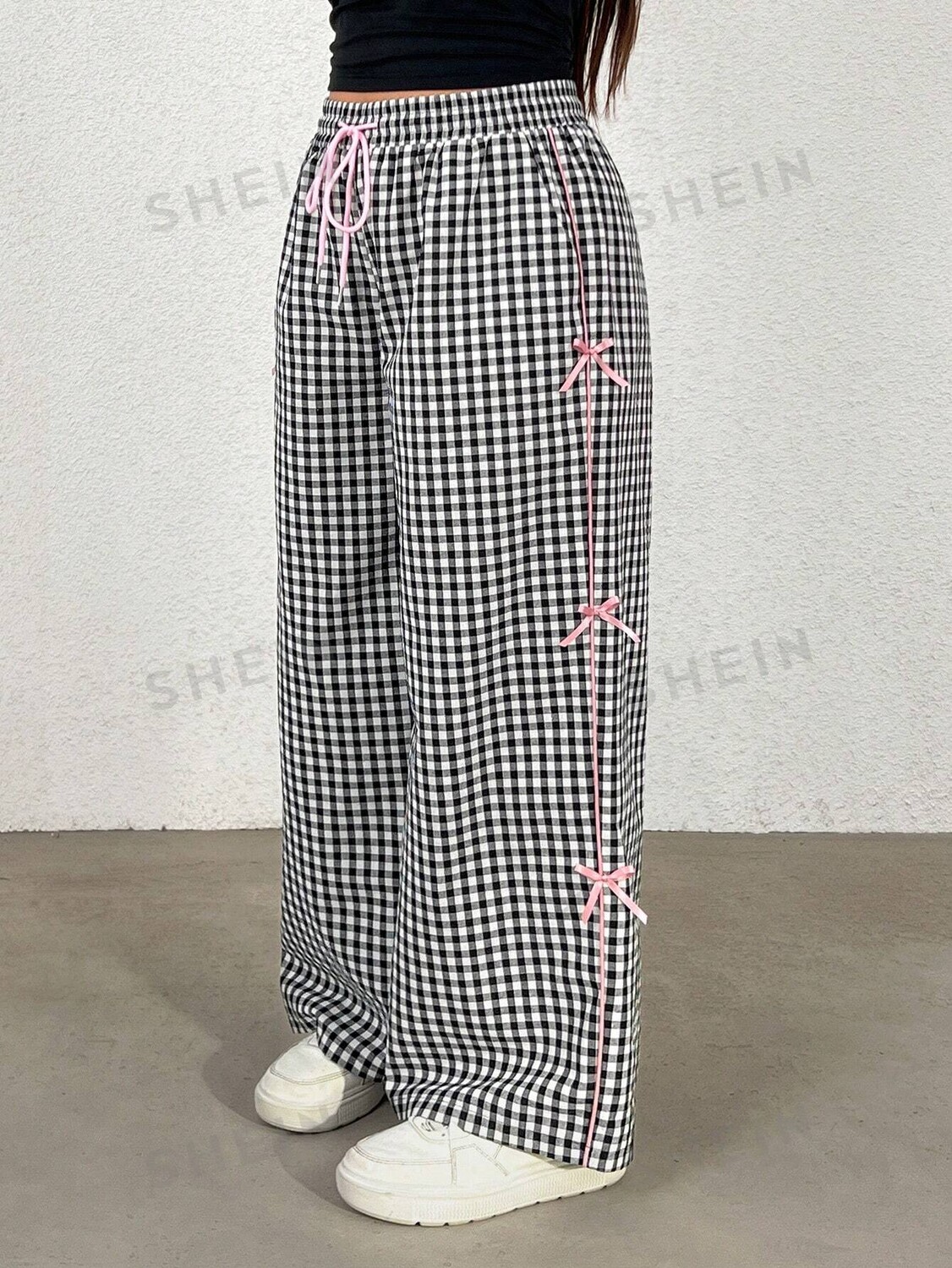 EZwear Широкие брюки, черно-белый узор в клетку, контраст, галстук-бабочка, большие размеры, легкая посадка Shein, черно-белый
EZwear Широкие брюки, черно-белый узор в клетку, контраст, галстук-бабочка, большие размеры, легкая посадка Shein, черно-белый