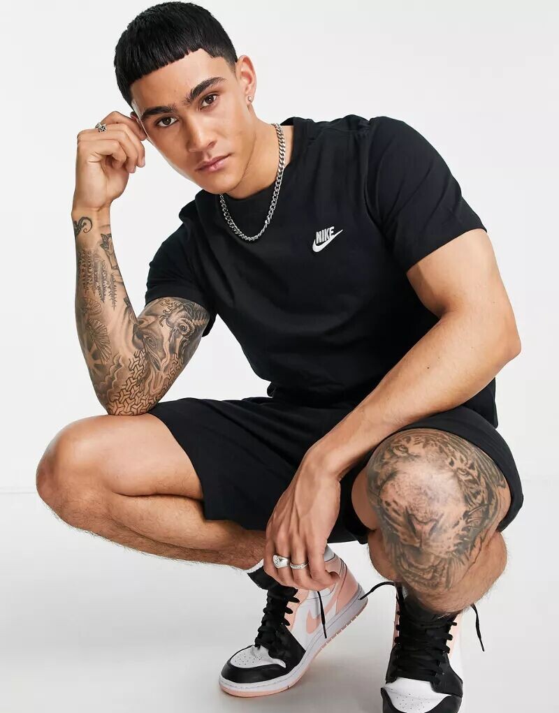 Черная футболка унисекс Nike Club 
Черная футболка унисекс Nike Club