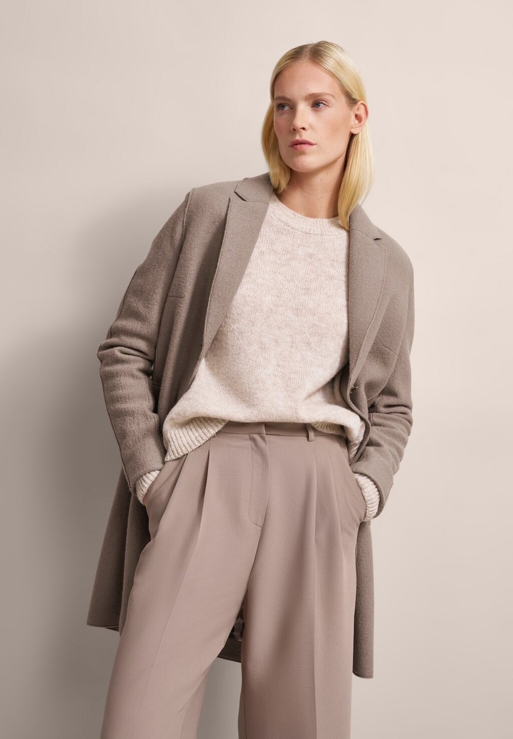 Классическое пальто MIT HÖCHSTEM TRAGEKOMFORT bugatti, серо-коричневый
Классическое пальто MIT HÖCHSTEM TRAGEKOMFORT bugatti, серо-коричневый