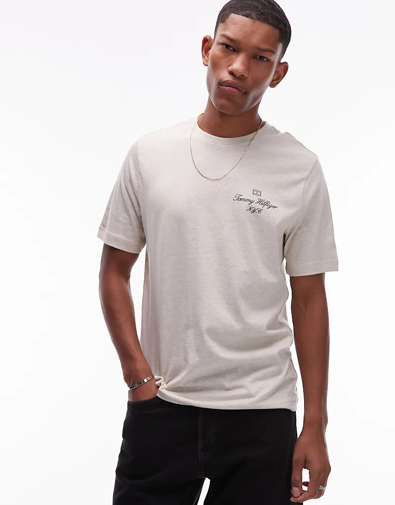 Футболка с надписью Tommy Hilfiger бежевого цвета
Футболка с надписью Tommy Hilfiger бежевого цвета