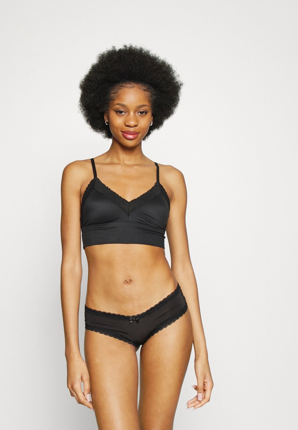 Стринги Hunkemöller
Стринги Hunkemöller