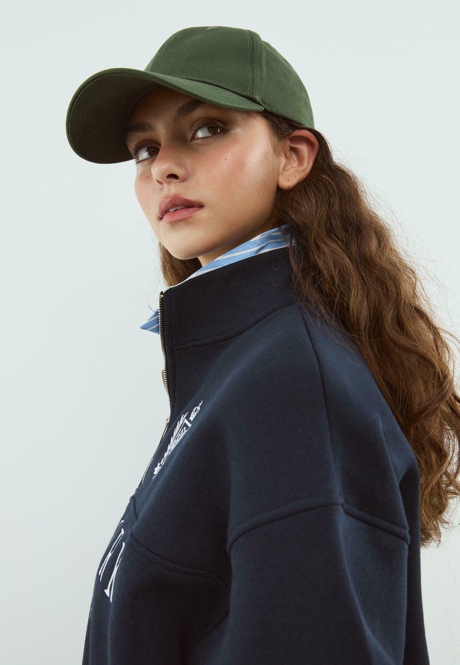Толстовка Stradivarius EMBROIDERED, Dark Blue
Толстовка Stradivarius EMBROIDERED, Dark Blue