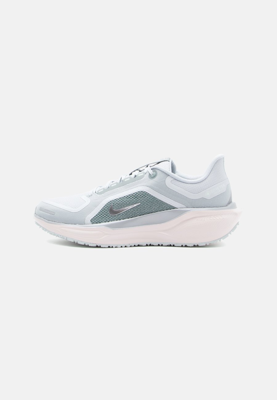 Кроссовки Nike Performance AIR ZM PEGASUS 41 GTX, Light Pumice/Metallic Silver-Coloured/Pure Platinum-Coloured/Silt Red/Light Grey
Кроссовки Nike Performance AIR ZM PEGASUS 41 GTX, Light Pumice/Metallic Silver-Coloured/Pure Platinum-Coloured/Silt Red/Light Grey