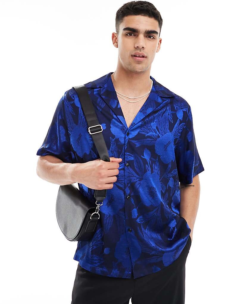 ASOS DESIGN – Синяя рубашка свободного кроя с короткими рукавами, воротником с лацканами и жаккардовым цветочным узором
ASOS DESIGN – Синяя рубашка свободного кроя с короткими рукавами, воротником с лацканами и жаккардовым цветочным узором