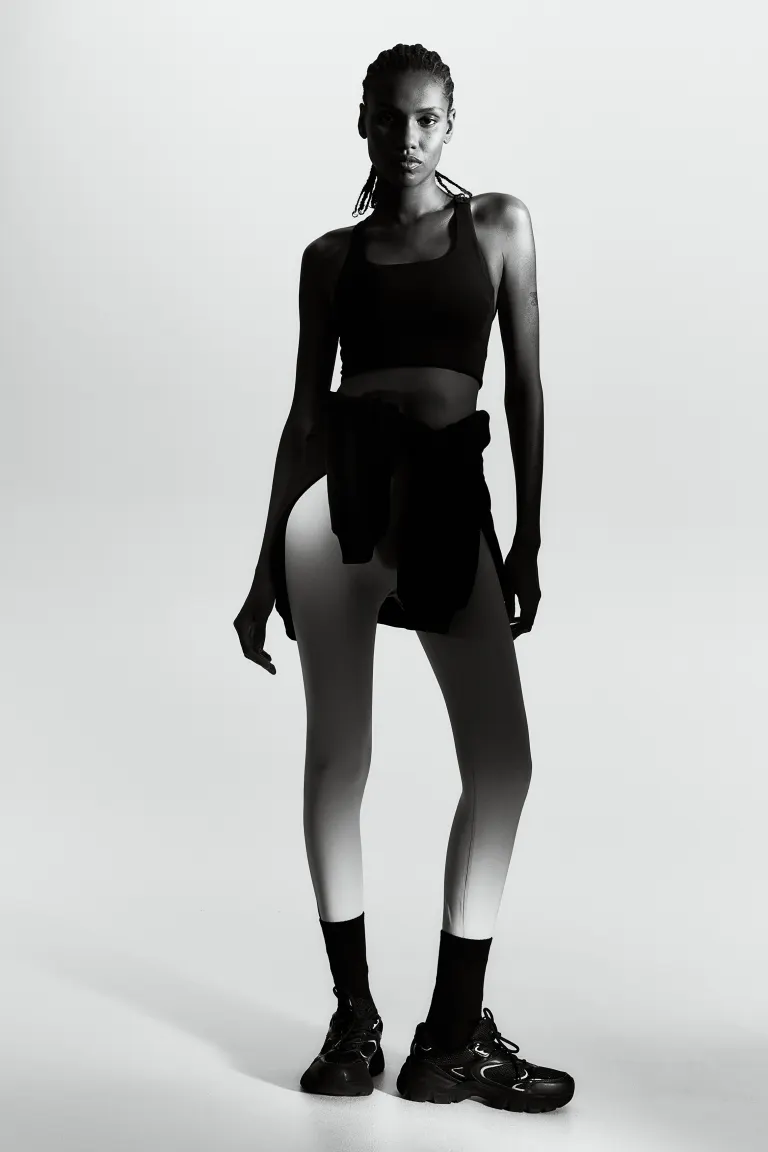 Спортивный бюстгальтер drymove средней поддержки H&M, черный 
Спортивный бюстгальтер drymove средней поддержки H&M, черный