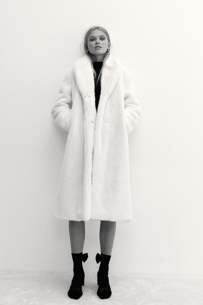 Пушистое пальто H&M, бежевый
Пушистое пальто H&M, бежевый