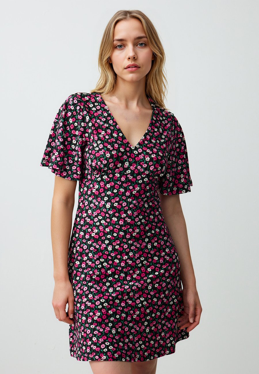 Платье Jimmy Key V NECK SHORT SLEEVE PATTERNED, Pink
Платье Jimmy Key V NECK SHORT SLEEVE PATTERNED, Pink