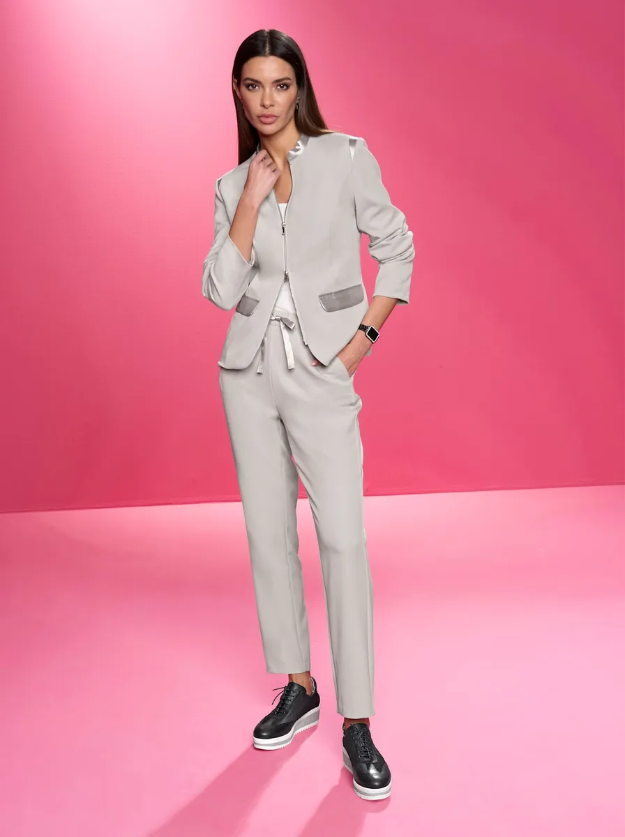 Брючный костюм Heine, серый
Брючный костюм Heine, серый