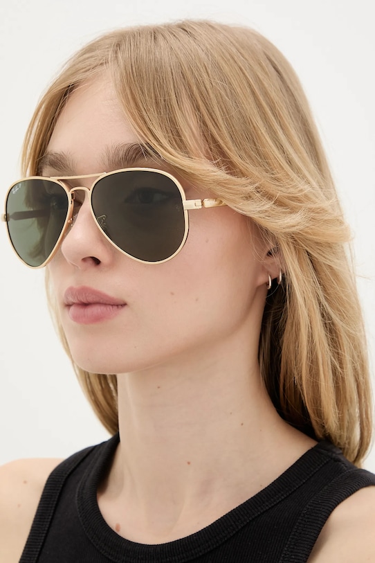 Солнцезащитные очки Ray-Ban, золотой
Солнцезащитные очки Ray-Ban, золотой