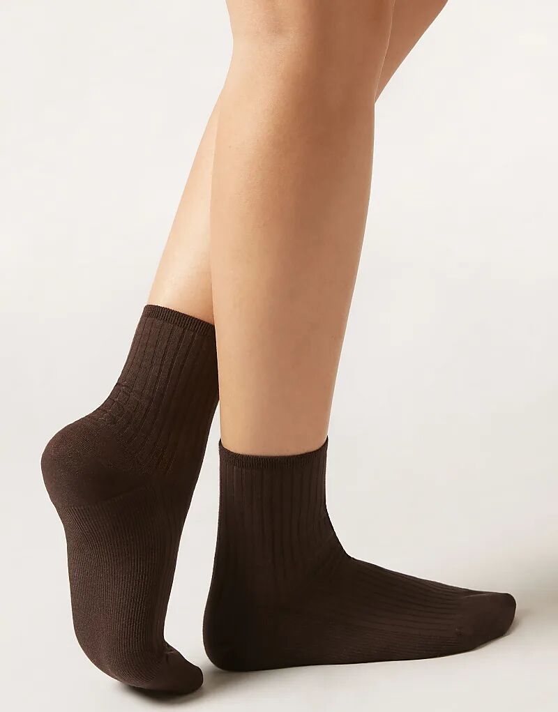 Короткие носки Calzedonia Ribbed коричневого цвета
Короткие носки Calzedonia Ribbed коричневого цвета