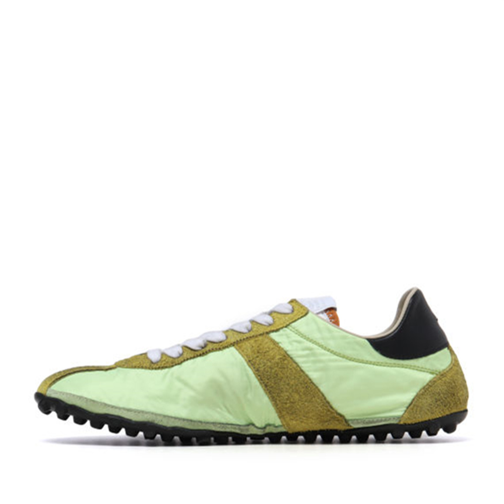 Низкие кроссовки для бега женские CDG Play, зеленый
Низкие кроссовки для бега женские CDG Play, зеленый