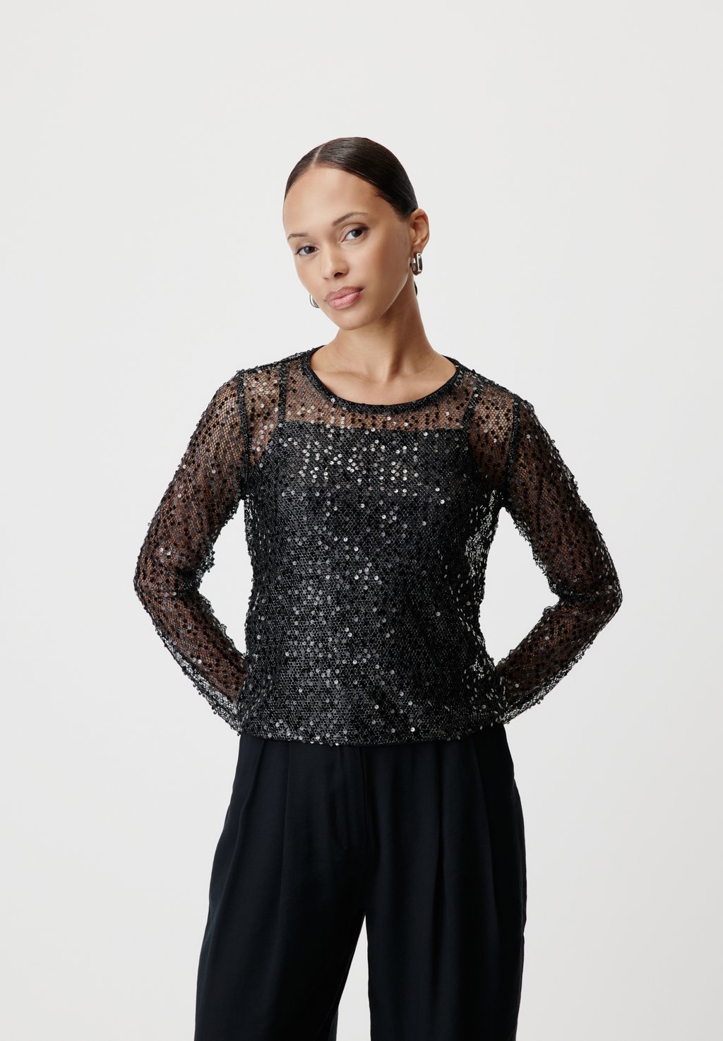 Топ с длинными рукавами MAREEN LONGSLEEVE LeGer by Lena Gercke, черный
Топ с длинными рукавами MAREEN LONGSLEEVE LeGer by Lena Gercke, черный