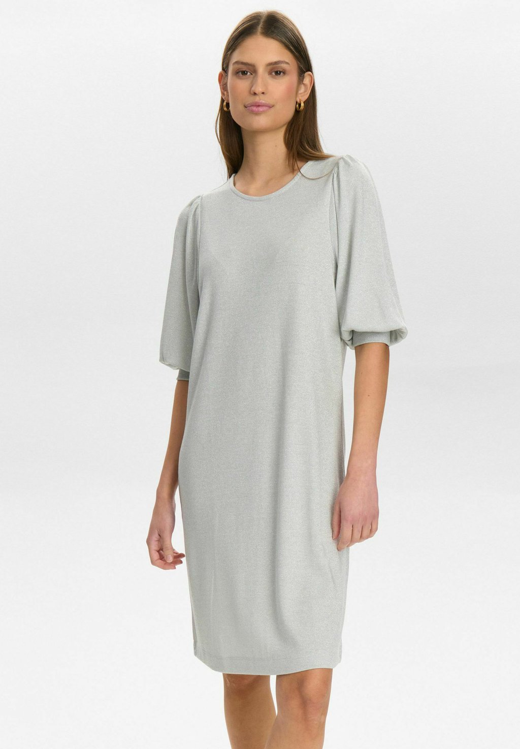 Платье-джемпер NUGLAM Nümph, серебряный
Платье-джемпер NUGLAM Nümph, серебряный