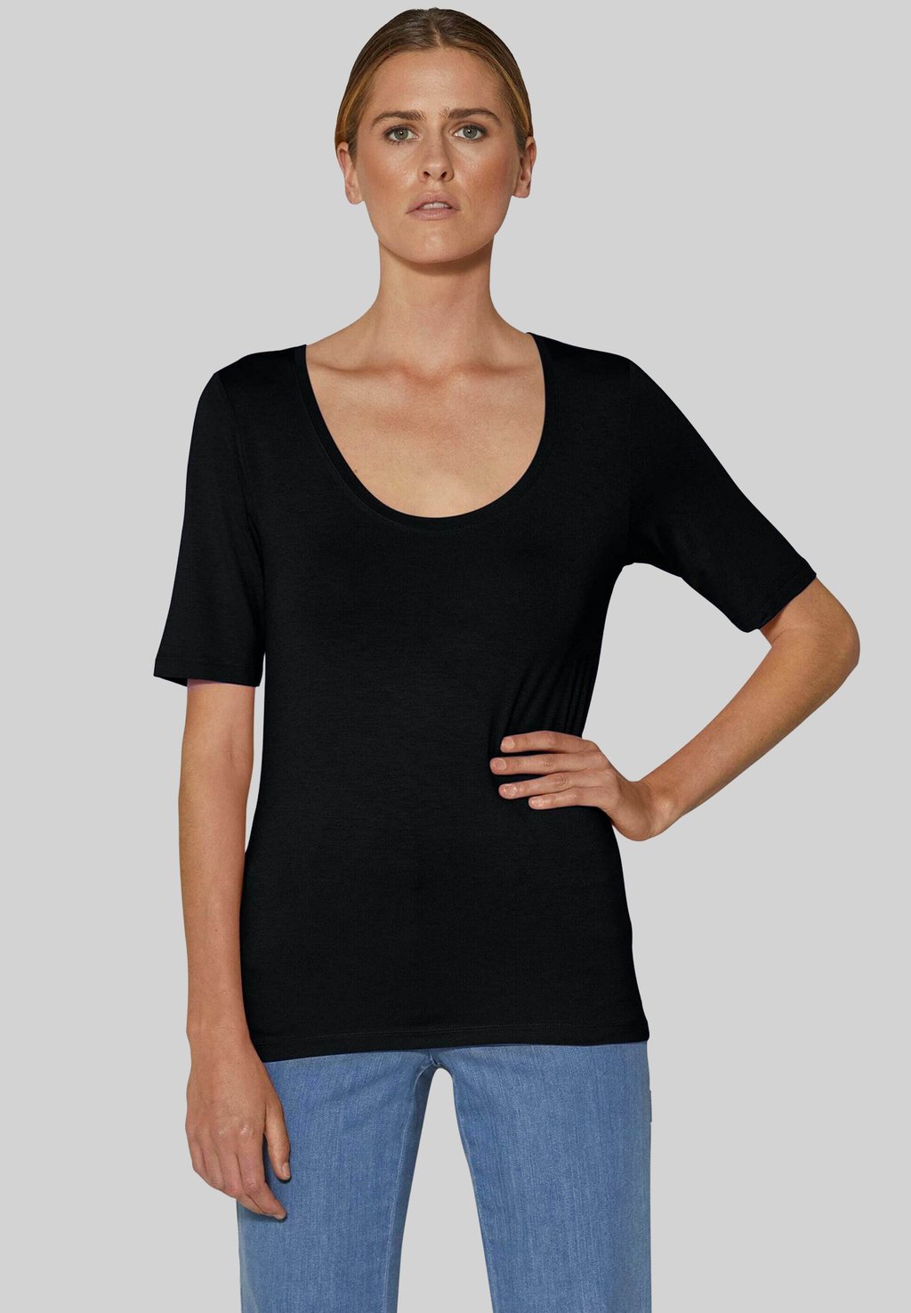 Базовая футболка PUMPS - Blouse MADELEINE, черный 
Базовая футболка PUMPS - Blouse MADELEINE, черный