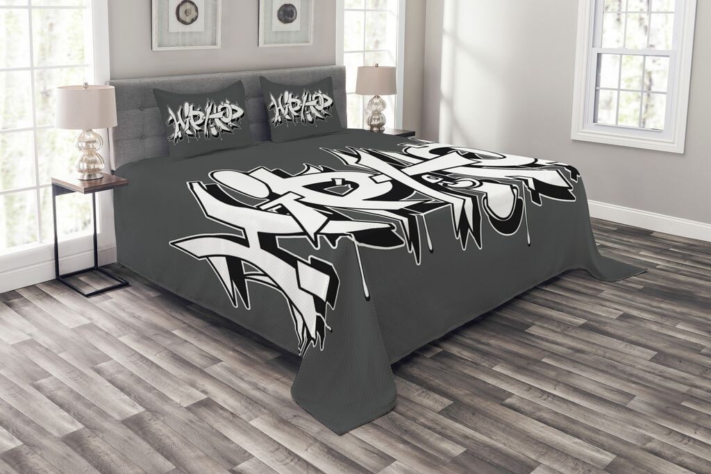 Комплект покрывала в стиле хип-хоп ABAKUHAUS, спрей Urban Graffiti, комплект с моющимися наволочками, для односпальных кроватей 264 x 220 см, черный, белый и серый
Комплект покрывала в стиле хип-хоп ABAKUHAUS, спрей Urban Graffiti, комплект с моющимися наволочками, для односпальных кроватей 264 x 220 см, черный, белый и серый
