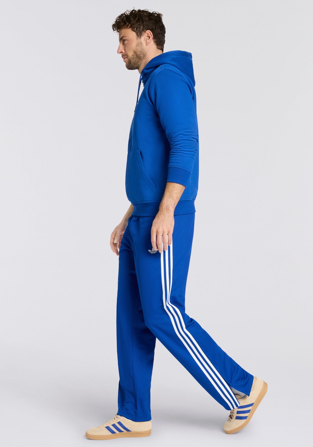Adidas Originals Толстовка 'Essential' в синем цвете
Adidas Originals Толстовка 'Essential' в синем цвете