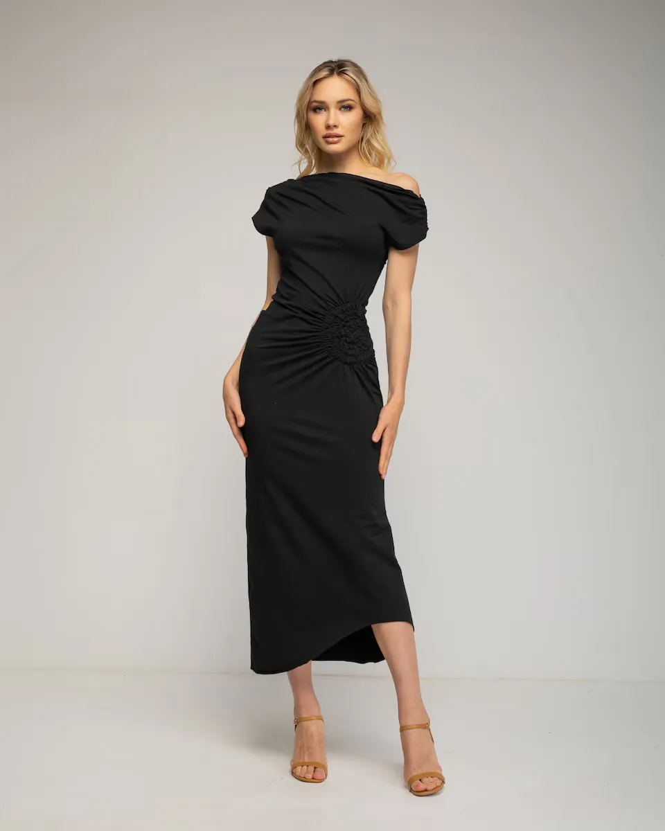 Платье с асимметричным воротником и цветочной деталью на талии Tantra, черный
Платье с асимметричным воротником и цветочной деталью на талии Tantra, черный