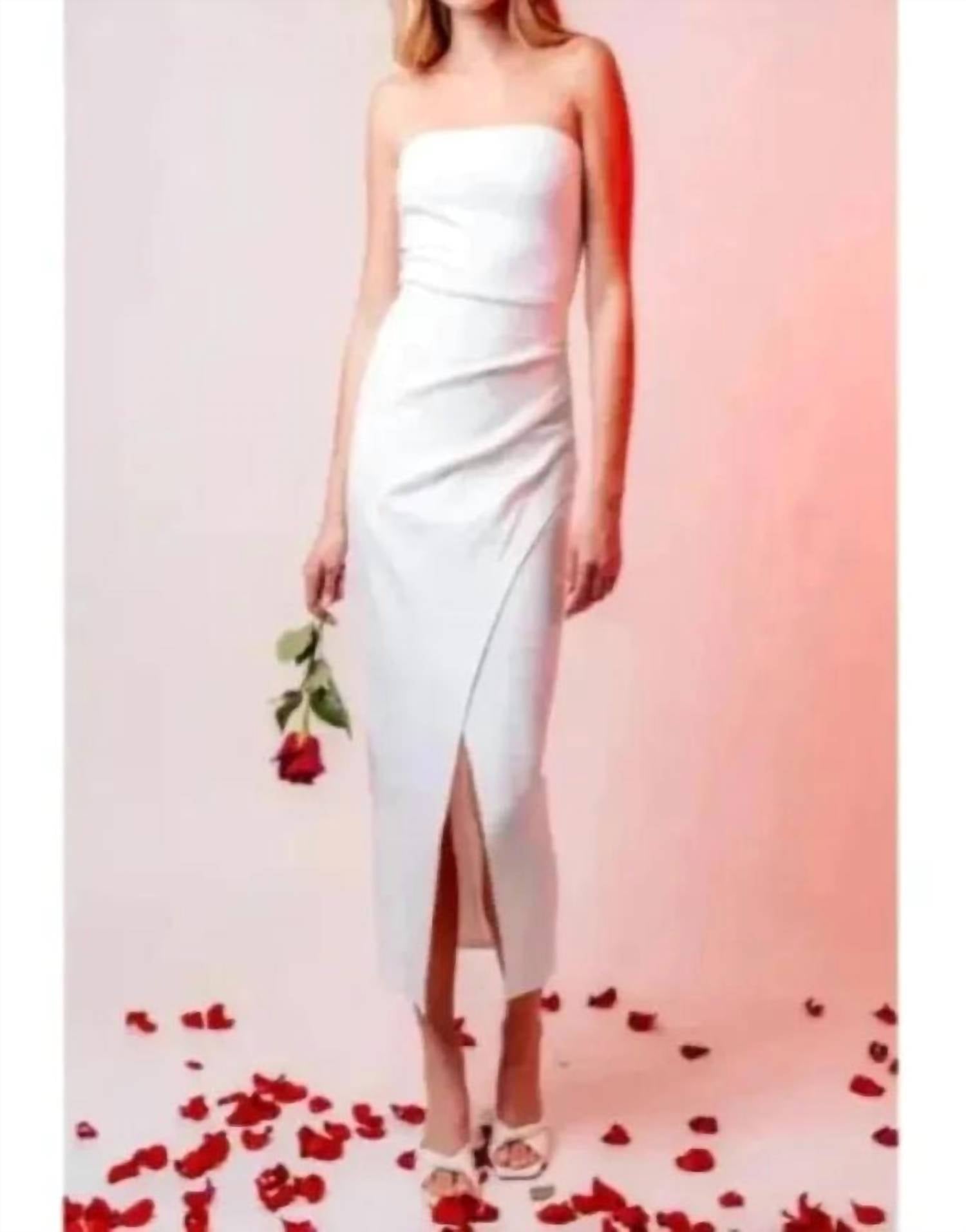 Коктейльное платье-миди Addylyn белого цвета Fore Collection
Коктейльное платье-миди Addylyn белого цвета Fore Collection