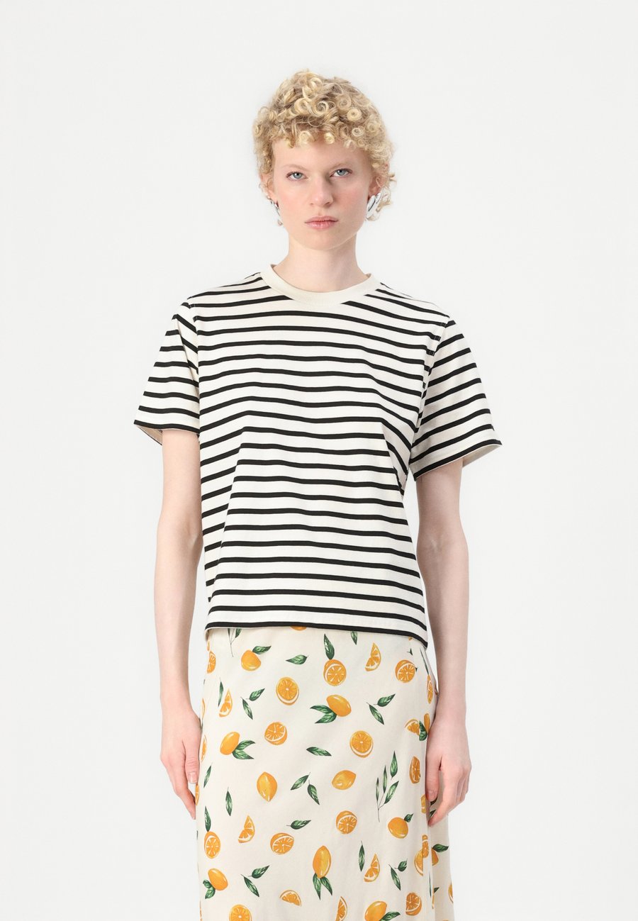 Футболка ONLY ONLLIVINA STRIPE TEE, Cloud Dancer/Black/Off-White, Белый, Футболка ONLY ONLLIVINA STRIPE TEE, Cloud Dancer/Black/Off-White
Футболка ONLY ONLLIVINA STRIPE TEE, Cloud Dancer/Black/Off-White, Белый, Футболка ONLY ONLLIVINA STRIPE TEE, Cloud Dancer/Black/Off-White