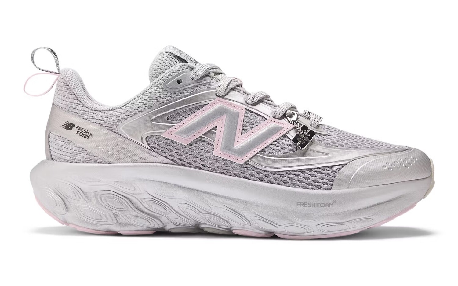 Кроссовки GANNI x New Balance Fresh Foam Trainer, серебряный/розовый
Кроссовки GANNI x New Balance Fresh Foam Trainer, серебряный/розовый