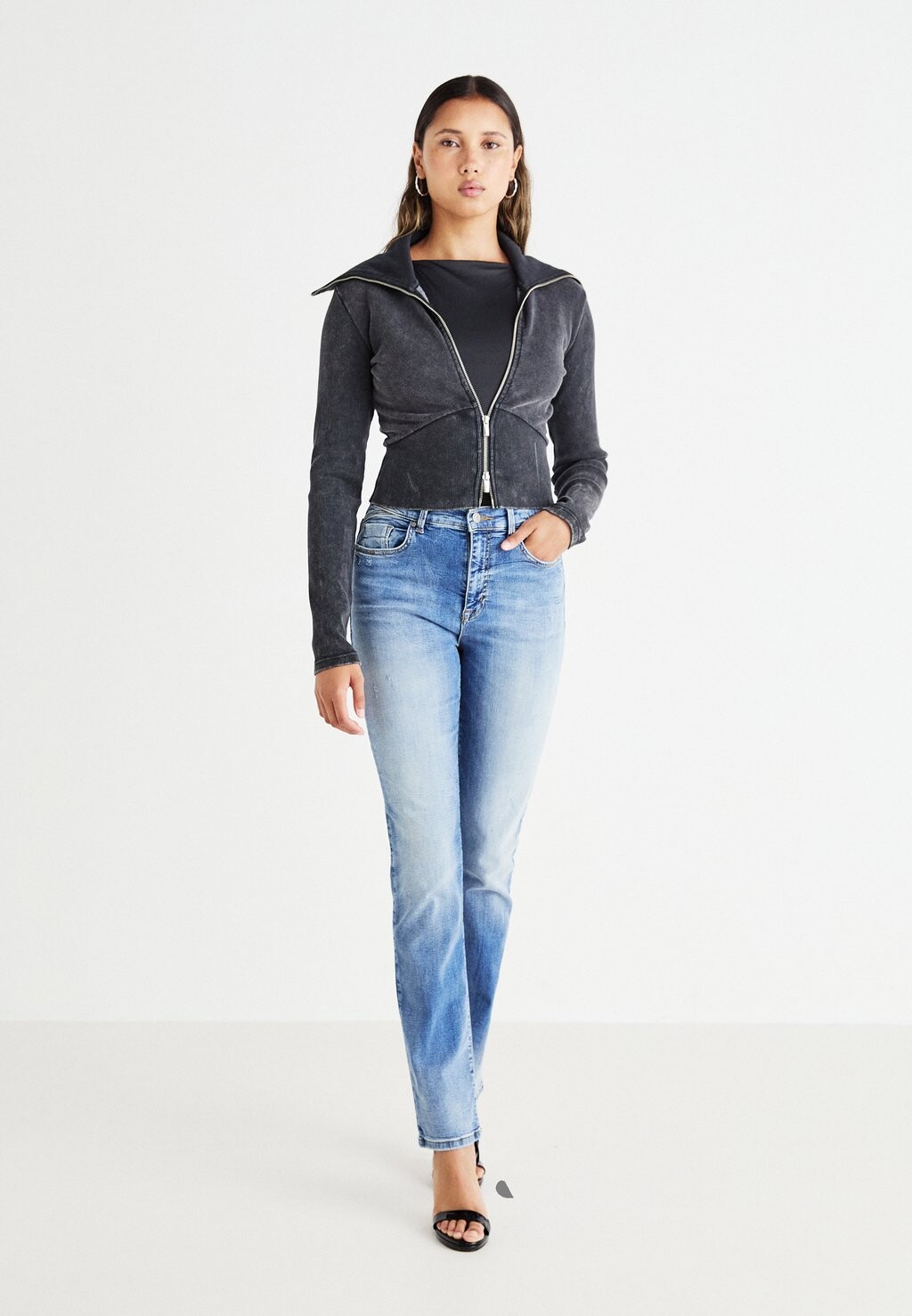 Прямые джинсы LTB, синие джинсы
Прямые джинсы LTB, синие джинсы