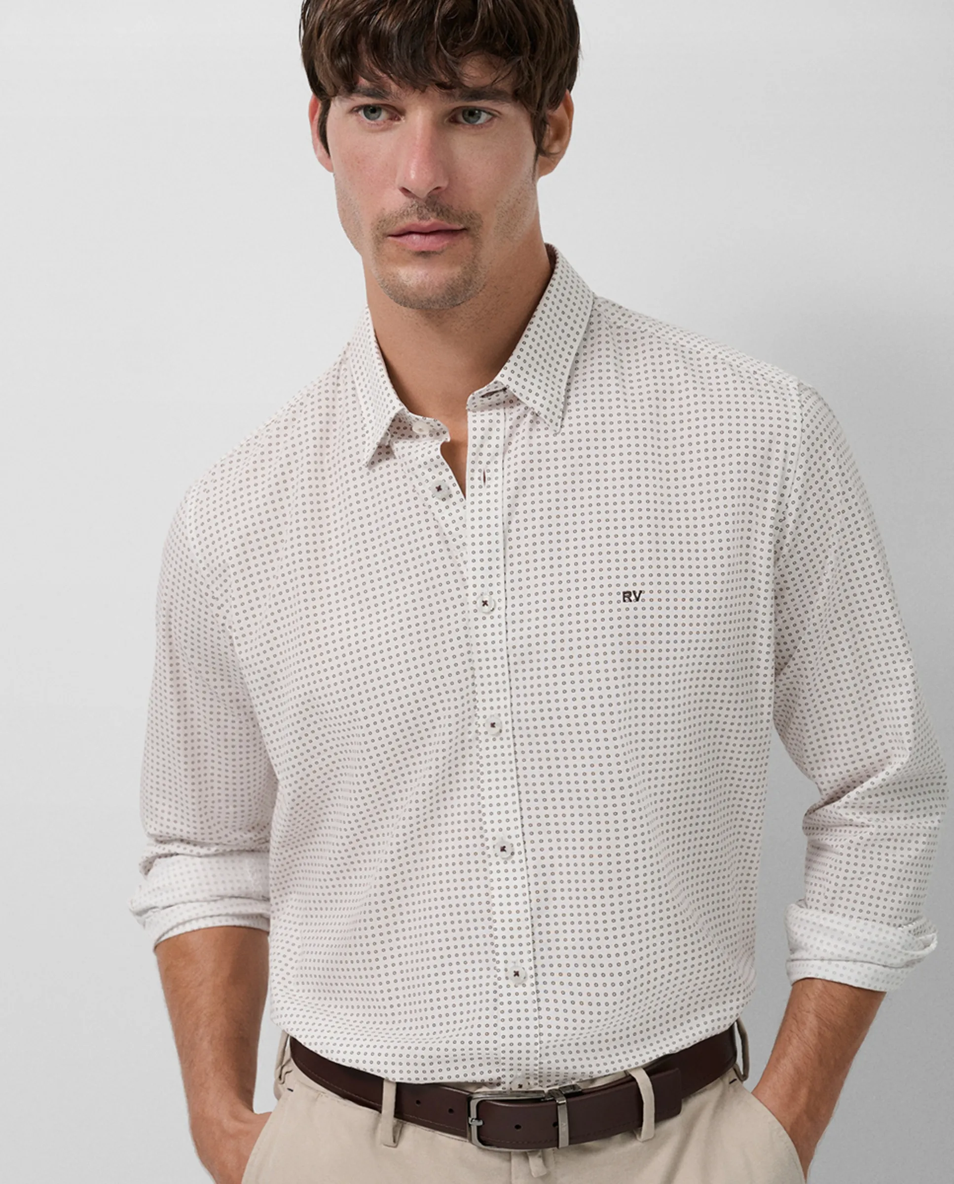 Мужская спортивная рубашка классического кроя с цветочным принтом Roberto Verino, коричневый
Мужская спортивная рубашка классического кроя с цветочным принтом Roberto Verino, коричневый