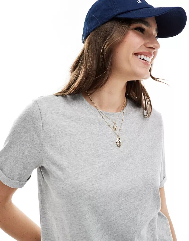 Серая хлопковая футболка Pieces с подвернутыми рукавами
Серая хлопковая футболка Pieces с подвернутыми рукавами