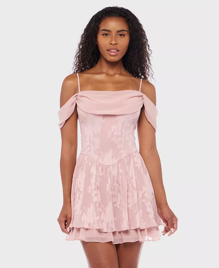 Платье-рубашка с открытыми плечами из жаккарда, облегающее и расклешенное B Darlin
Платье-рубашка с открытыми плечами из жаккарда, облегающее и расклешенное B Darlin