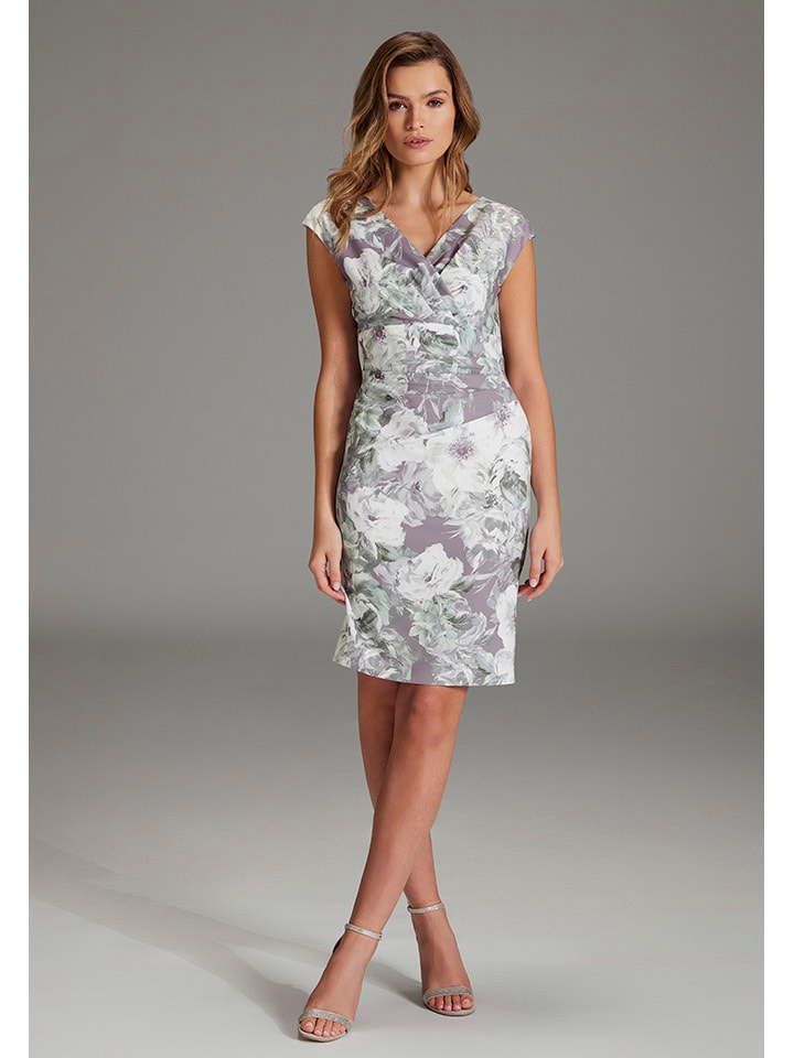 Короткое платье SWING
Короткое платье SWING