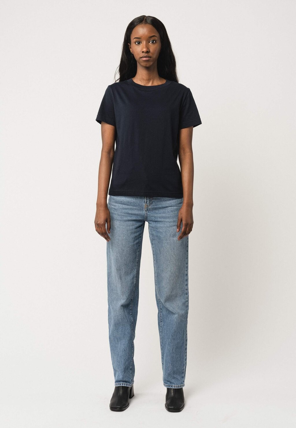 Базовая футболка KHIRA MELA, темно-синий
Базовая футболка KHIRA MELA, темно-синий