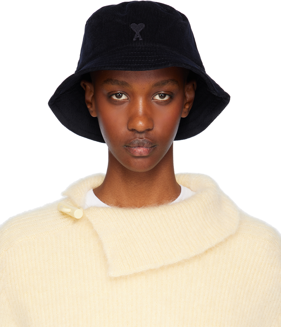 Темно-синяя панама Ami De Coeur AMI Paris
Темно-синяя панама Ami De Coeur AMI Paris