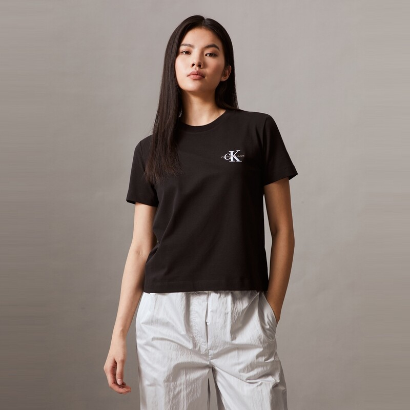 Футболка женская Calvin Klein Jeans с круглым вырезом и вышитыми буквами, зеленый
Футболка женская Calvin Klein Jeans с круглым вырезом и вышитыми буквами, зеленый