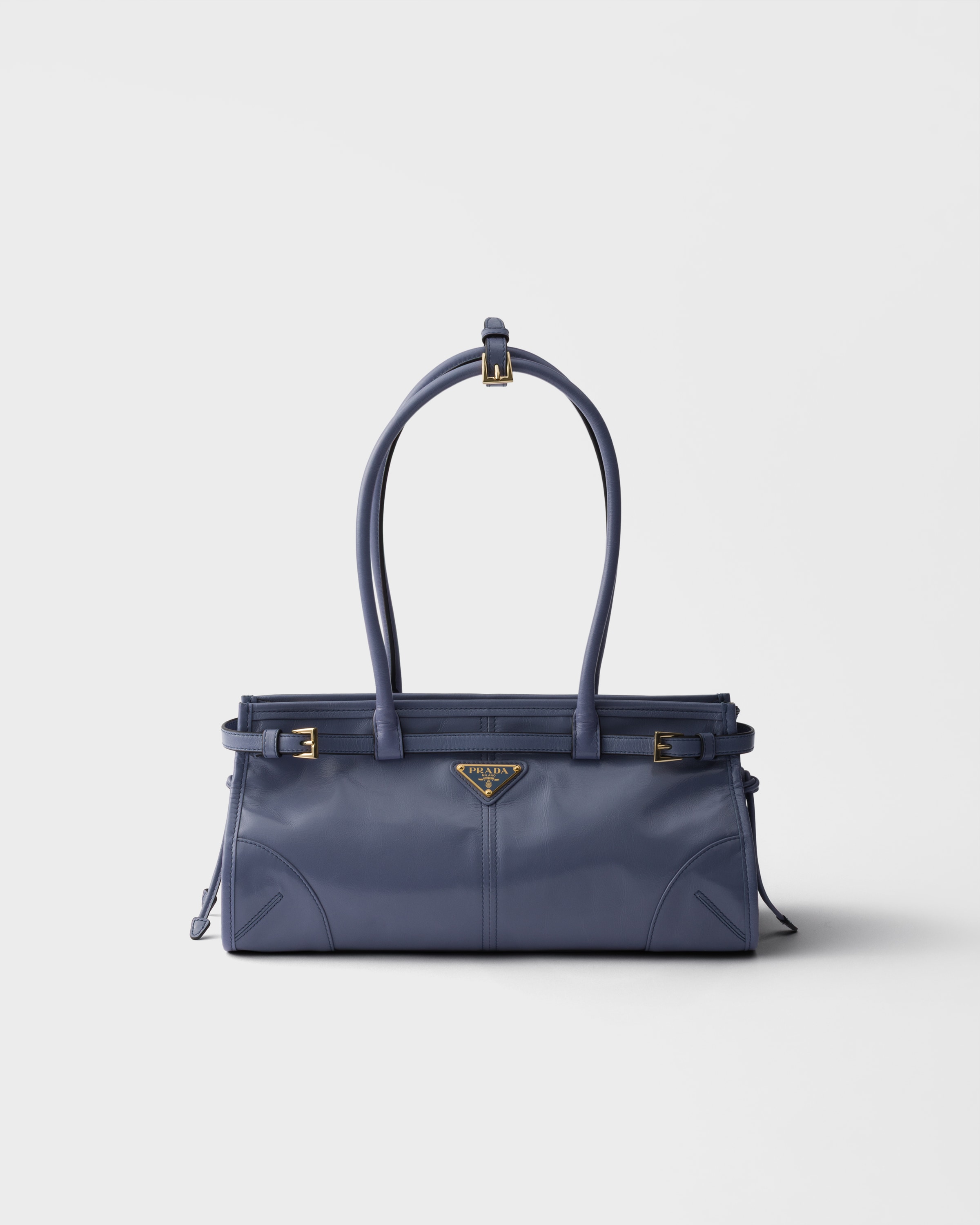 Сумка Prada Bonnie из средней кожи, синий
Сумка Prada Bonnie из средней кожи, синий