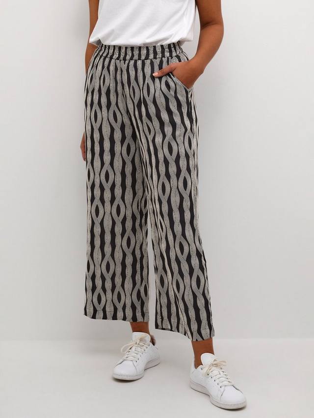 Широкие брюки-кюлоты с канатным принтом sanne KAFFE, черный/разноцветный
Широкие брюки-кюлоты с канатным принтом sanne KAFFE, черный/разноцветный