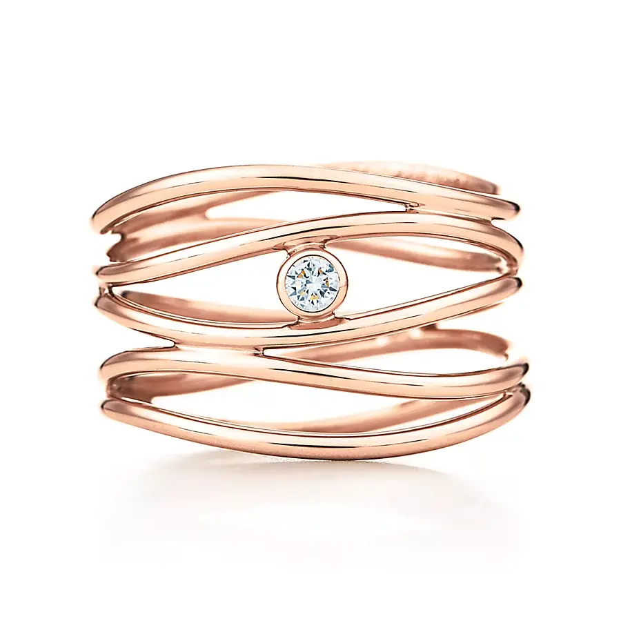Кольцо Tiffany & Co. x Elsa Peretti Wave Five-Row, розовое золото/бриллиант
Кольцо Tiffany & Co. x Elsa Peretti Wave Five-Row, розовое золото/бриллиант