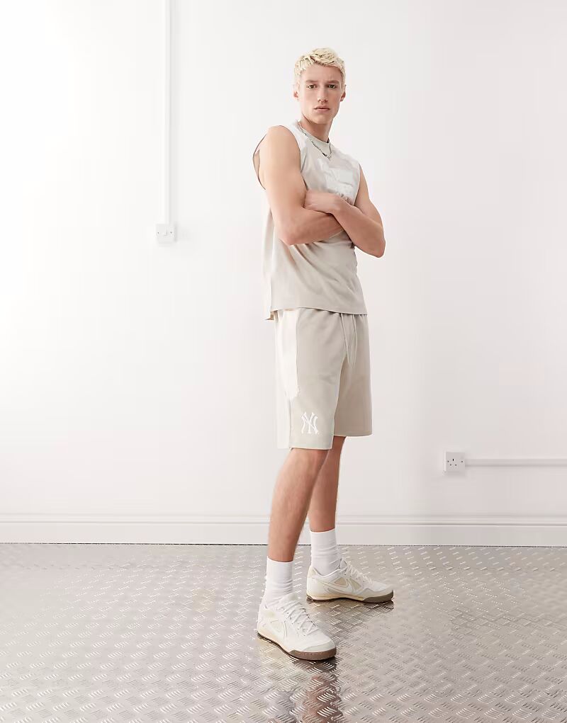 Шорты New Era
Шорты New Era