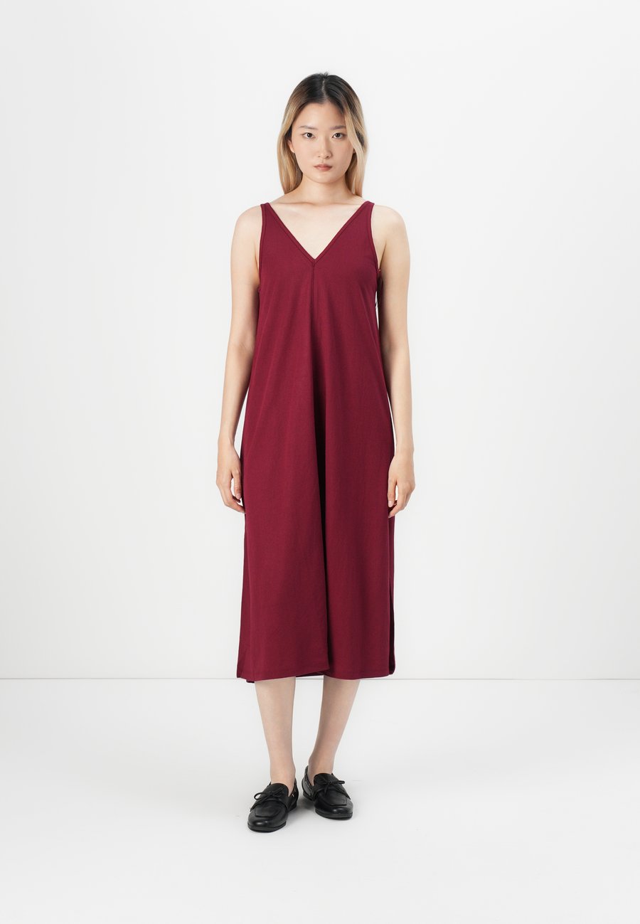 Платье PARFOIS DRESS JUNHO, Burgundy/Dark Red
Платье PARFOIS DRESS JUNHO, Burgundy/Dark Red