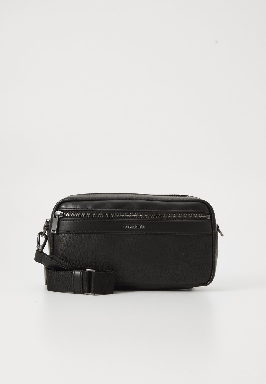 Сумка кросс-боди Calvin Klein ZIP CAMERA BAG, Black
Сумка кросс-боди Calvin Klein ZIP CAMERA BAG, Black