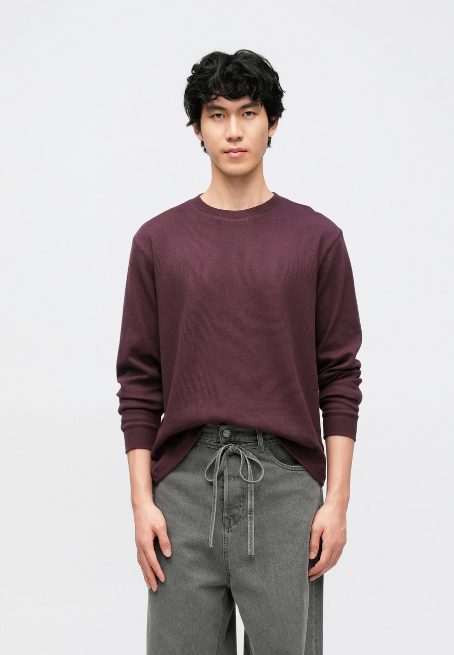 Толстовка GAP CREW, Bordeaux
Толстовка GAP CREW, Bordeaux