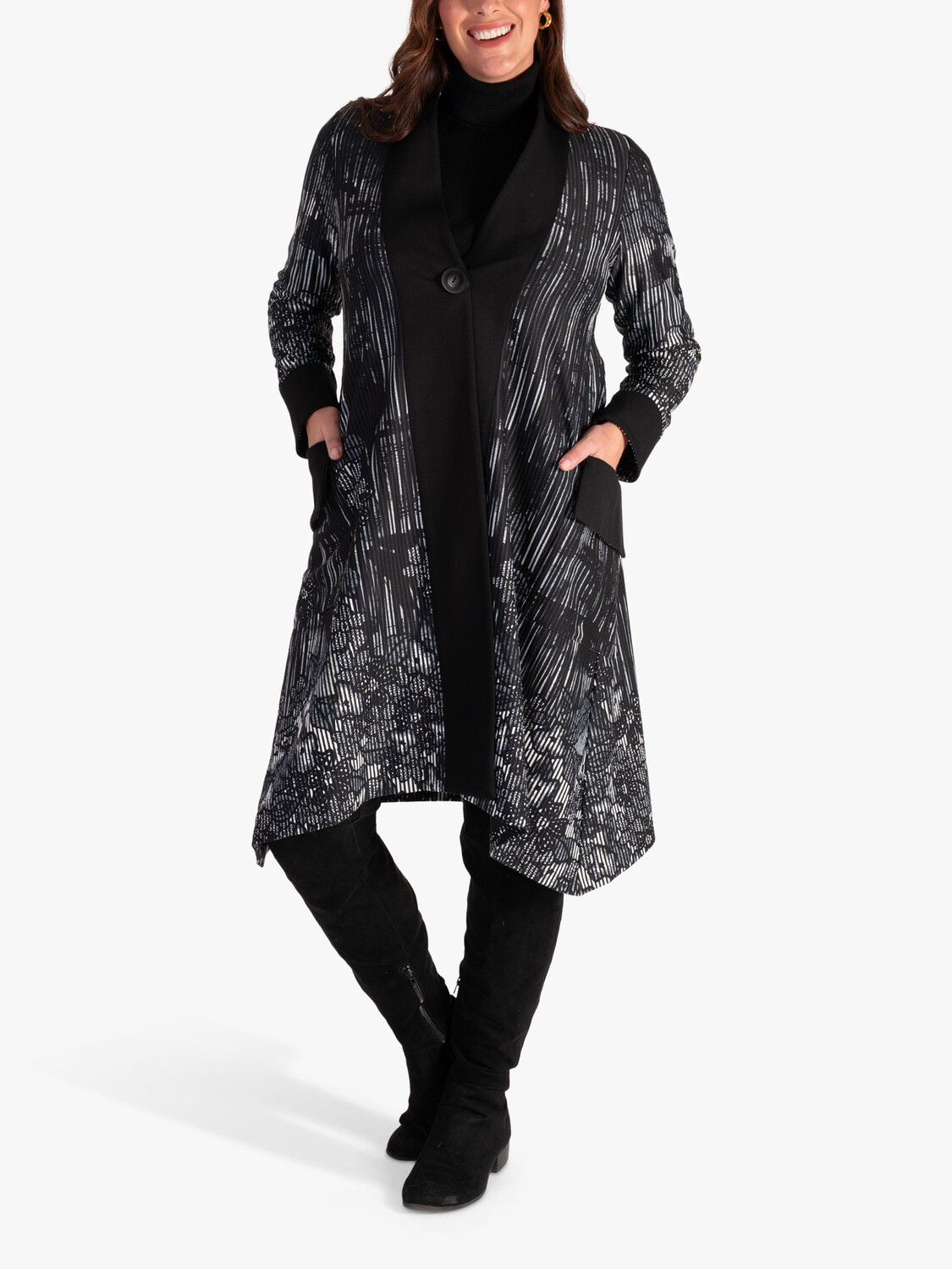 Пальто в рубчик с абстрактным цветочным принтом chesca, черно-белый, Черный, Пальто в рубчик с абстрактным цветочным принтом chesca, черно-белый
Пальто в рубчик с абстрактным цветочным принтом chesca, черно-белый, Черный, Пальто в рубчик с абстрактным цветочным принтом chesca, черно-белый