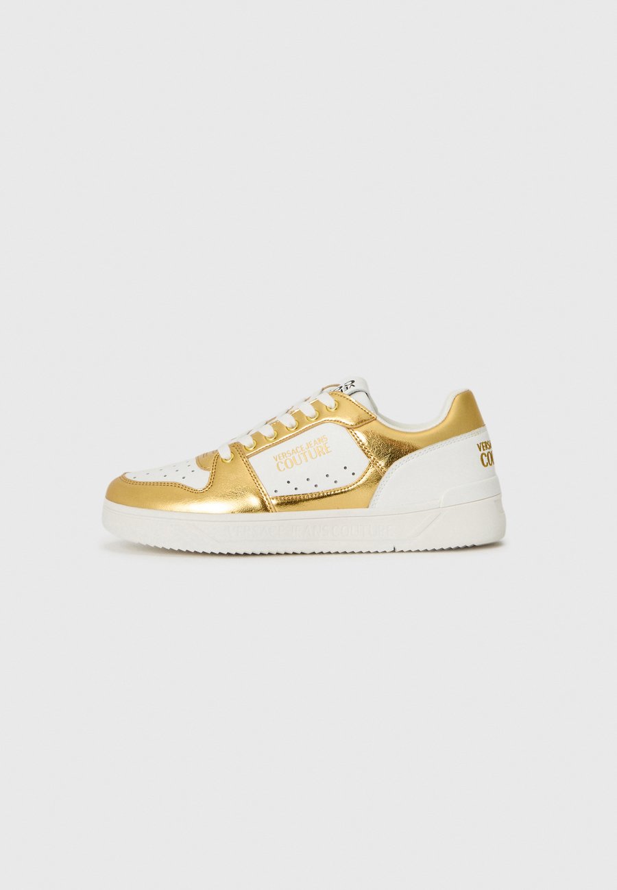 Кроссовки Versace Jeans Couture FONDO STARLIGHT, White/Gold-Coloured/Multi-Coloured
Кроссовки Versace Jeans Couture FONDO STARLIGHT, White/Gold-Coloured/Multi-Coloured