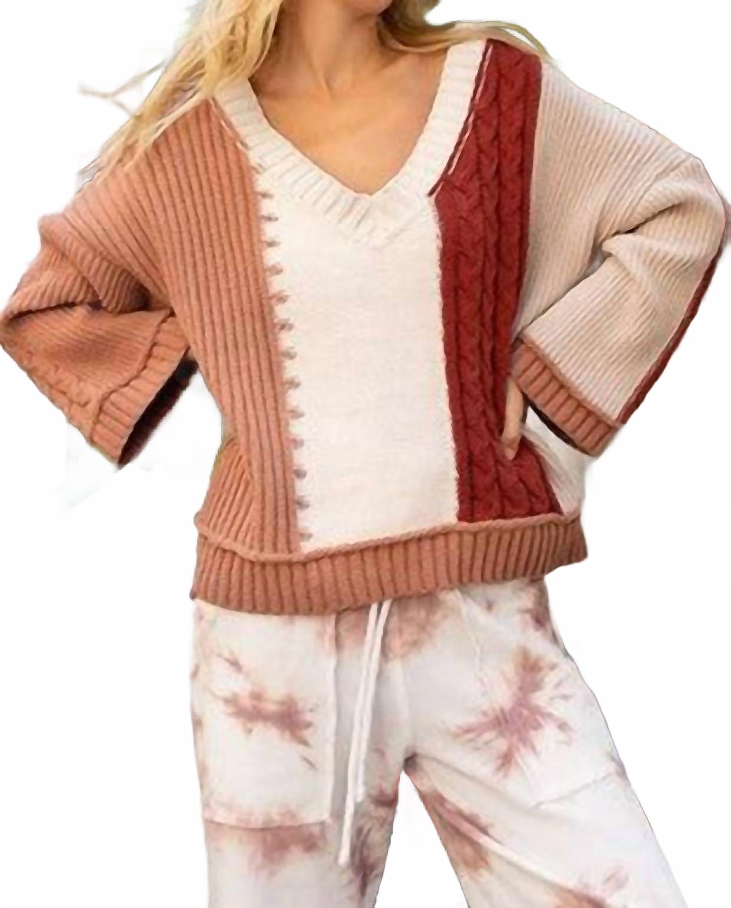 Цветной V-образный свитер в рыже-бежевом цвете POL
Цветной V-образный свитер в рыже-бежевом цвете POL