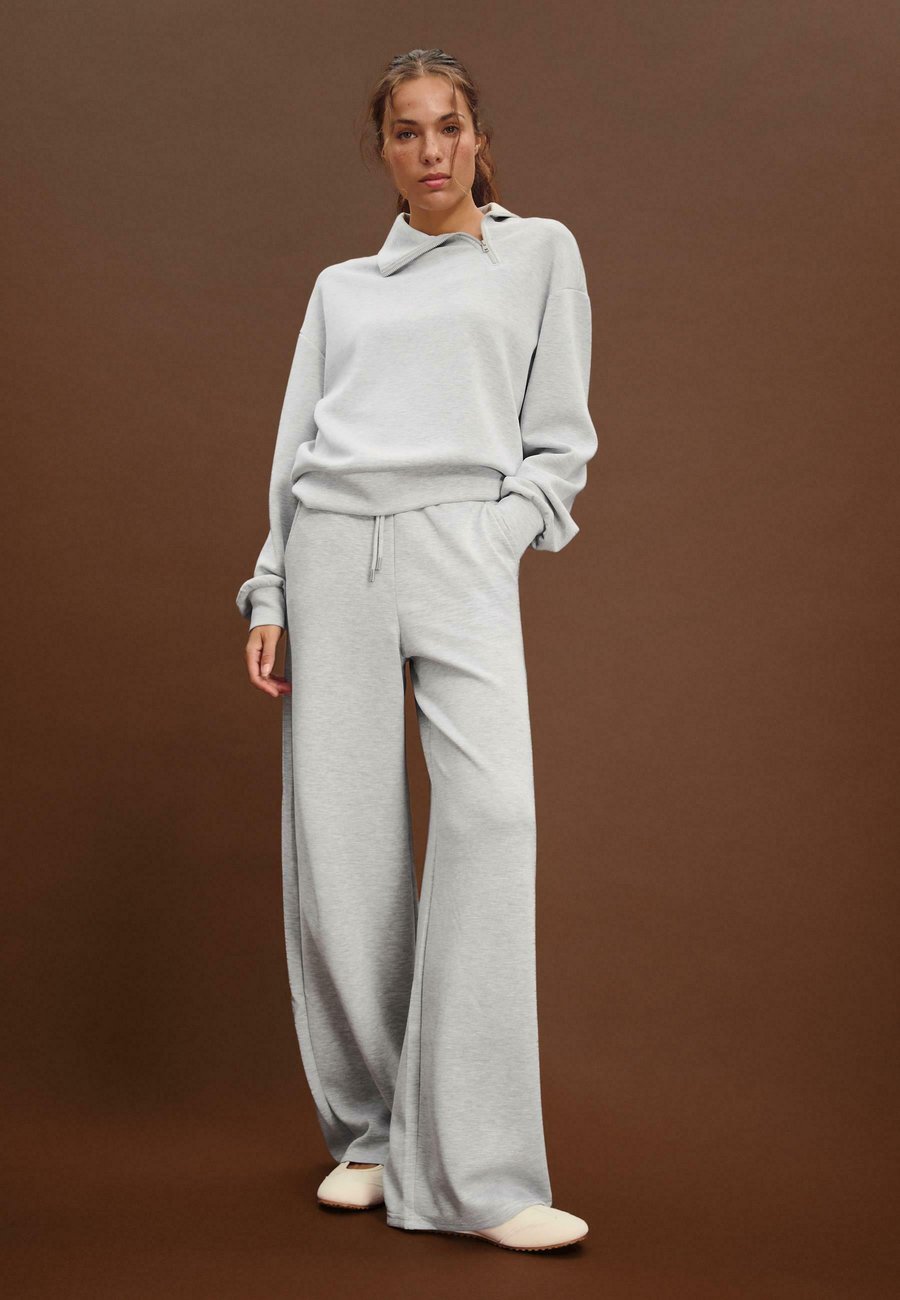 Толстовка Stradivarius SOFT-TOUCH WITH SIDE ZIP , Grey, Серый, Толстовка Stradivarius SOFT-TOUCH WITH SIDE ZIP , Grey
Толстовка Stradivarius SOFT-TOUCH WITH SIDE ZIP , Grey, Серый, Толстовка Stradivarius SOFT-TOUCH WITH SIDE ZIP , Grey