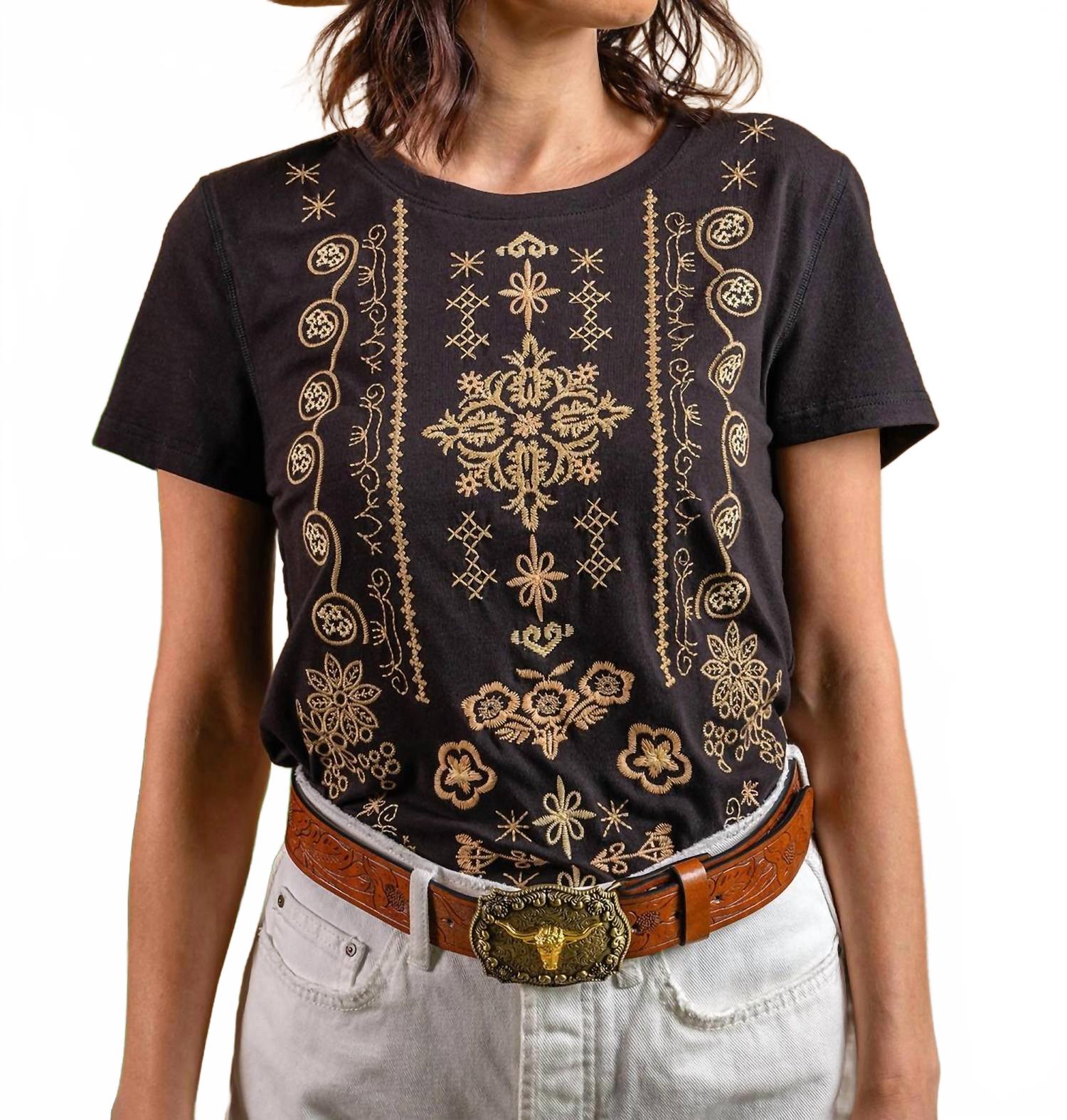 PAPARAZZI Вышитая трикотажная футболка черного цвета, Черный, PAPARAZZI Вышитая трикотажная футболка черного цвета
PAPARAZZI Вышитая трикотажная футболка черного цвета, Черный, PAPARAZZI Вышитая трикотажная футболка черного цвета