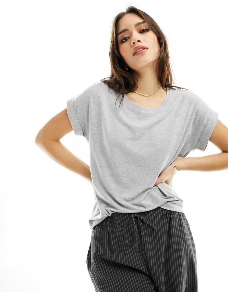 Only – Мягкая футболка светло-серого меланжевого цвета с круглым вырезом
Only – Мягкая футболка светло-серого меланжевого цвета с круглым вырезом