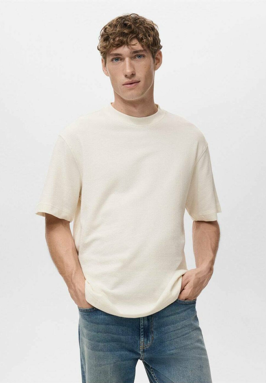 Футболка Mango Basic T-shirt, White, Белый, Футболка Mango Basic T-shirt, White
Футболка Mango Basic T-shirt, White, Белый, Футболка Mango Basic T-shirt, White