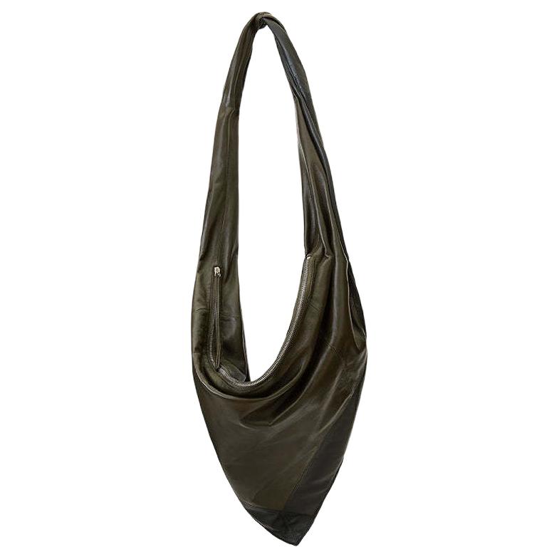 Lemaire Гладкий кожаный шарф-сумка через плечо мужская лесная
Lemaire Гладкий кожаный шарф-сумка через плечо мужская лесная