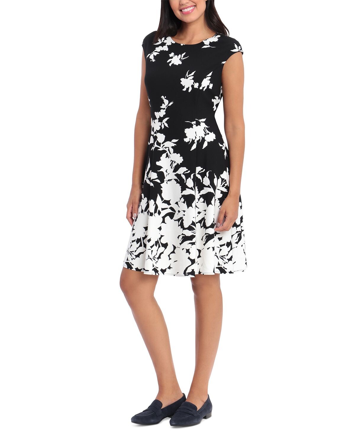 Женское расклешенное платье с короткими рукавами и принтом London Times 
Женское расклешенное платье с короткими рукавами и принтом London Times