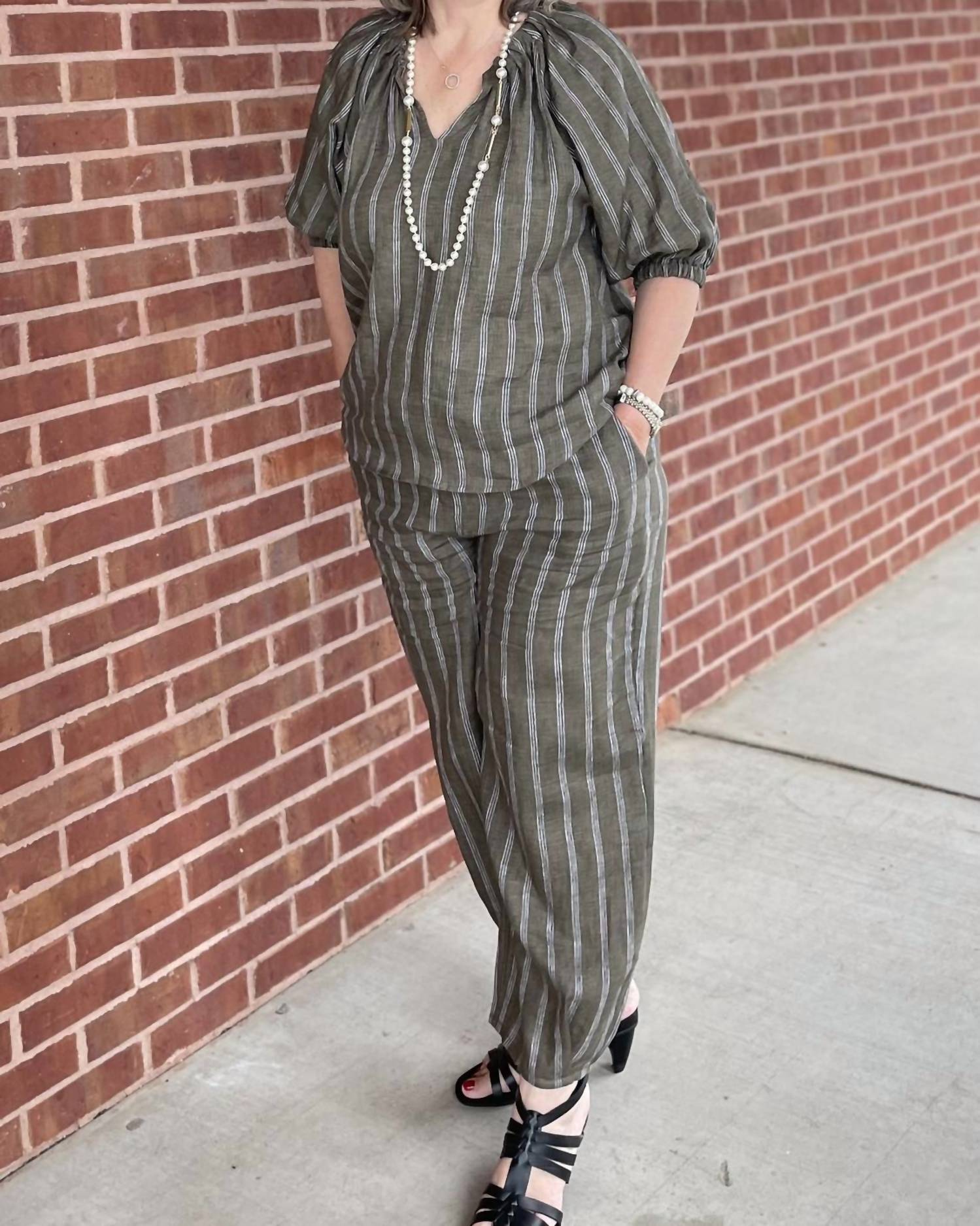 Брюки Up & Away In Bay Leaf Linear FOIL
Брюки Up & Away In Bay Leaf Linear FOIL