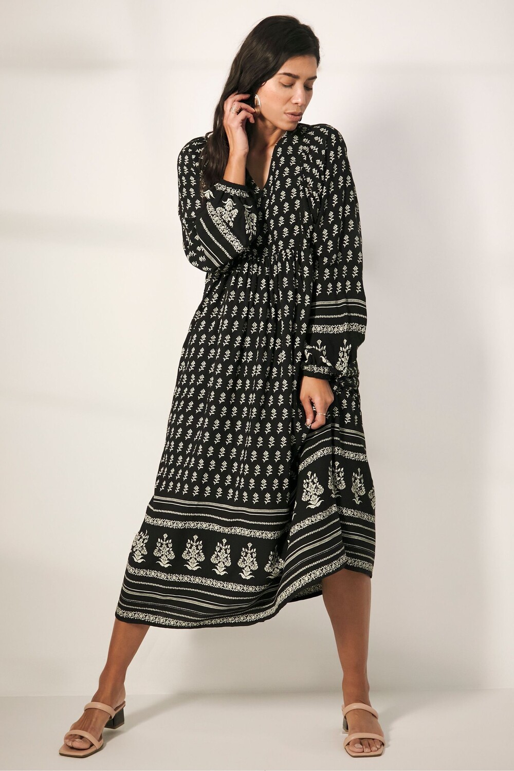 Свободное платье-макси с принтом и рукавами «летучая мышь» Jd Williams, черный
Свободное платье-макси с принтом и рукавами «летучая мышь» Jd Williams, черный